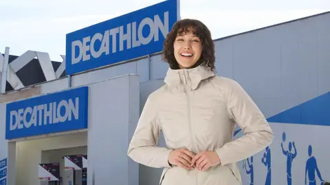Aterrizan en Decathlon las chaquetas m&aacute;s eficaces en protecci&oacute;n contra el fr&iacute;o cuestan menos de 40 euros