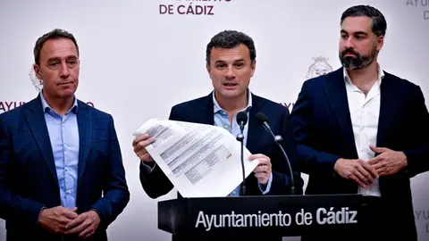Bruno Garc&iacute;a, durante su atenci&oacute;n a los medios tras la Junta de Gobierno Local en C&aacute;diz