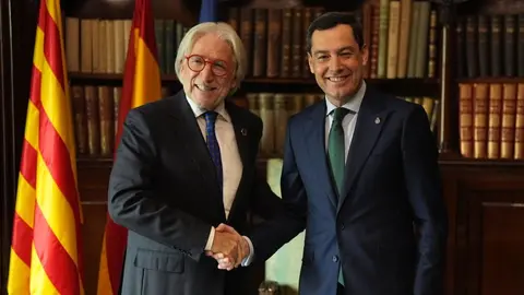 Juanma Moreno, en un encuentro con Josep S&aacute;nchez Llibre