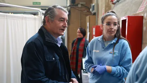 Antonio Sanz, durante su visita al punto de vacunaci&oacute;n de Jerez | Cristo Garc&iacute;a