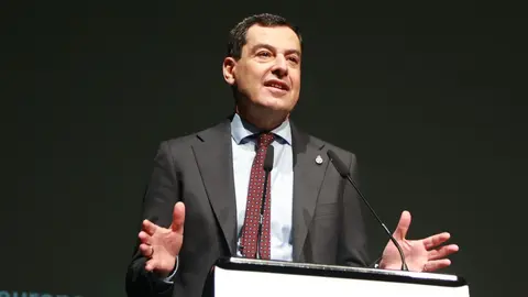 Juanma Moreno durante un acto en Jerez | Cristo Garc&iacute;a