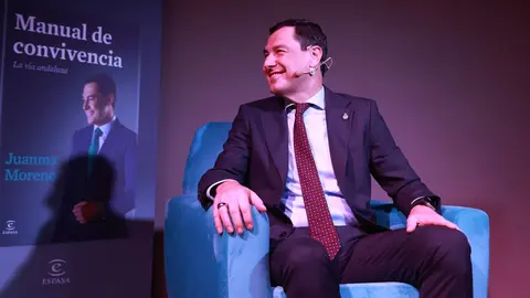 Juanma Moreno presenta su libro en C&aacute;diz | Cristo Garc&iacute;a