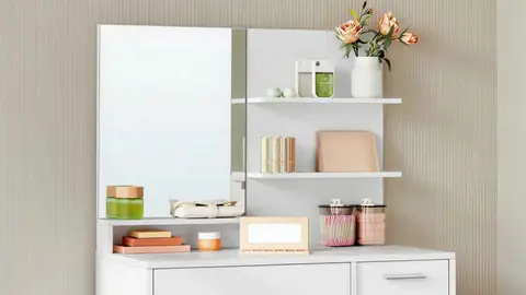 Hoy en Leroy Merlin rebajan el tocador con espejo y estanter&iacute;a m&aacute;s buscado