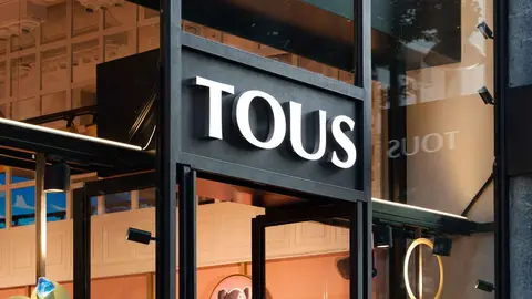 TOUS lanza un conjunto de joyas donde combinan unos pendientes, una pulsera y un anillo con espinelas