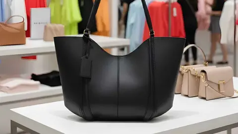 Adi&oacute;s a los bolsos caros Zara se inspira en Pol&egrave;ne y crea su versi&oacute;n low cost