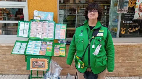 Carmen  Jezabel Garc&iacute;a, vendedora de la ONCE en Ronda