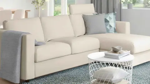 Ya en Ikea el sof&aacute; con chaise longue m&aacute;s deseado con 3 espaciosos asientos y tapizado premium