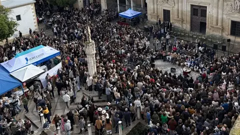 Zambomba en la Plaza de la Asunci&oacute;n 2