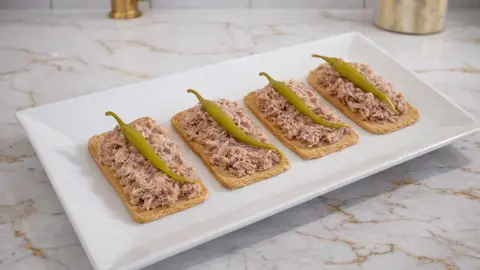 Canap&eacute;s de pat&eacute; de cerdo
