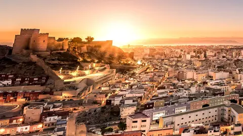 Amanecer en la ciudad de Almer&iacute;a