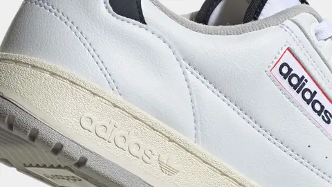 2 zapatillas comod&iacute;n de Adidas para llevar con vaqueros que solucionan los looks de invierno