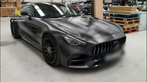 Veh&iacute;culo de lujo intervenido