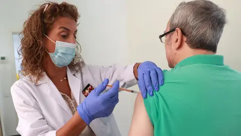 Andaluc&iacute;a prroroga la recomendaci&oacute;n de usar mascarillas en centros sanitarios