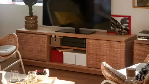 Aterrizan en Ikea los nuevos muebles de TV con almacenaje para el sal&oacute;n que son tendencia en decoraci&oacute;n