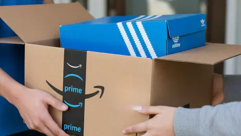Caja de compra de Amazon y Adidas