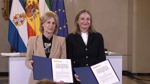 Firma del convenio con la Jefatura de Tr&aacute;fico