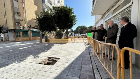 El alcalde de Sevilla, Jos&eacute; Luis Sanz, visita las obras en la barriada Santa Mar&iacute;a, en Triana