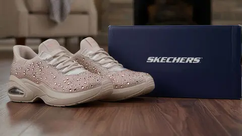 La zapatilla casual de Skechers que deslumbra como ninguna y que se ha vuelto viral este 2026
