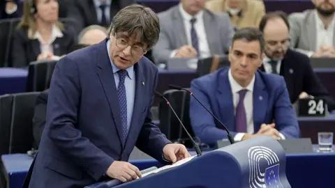 Pedro S&aacute;nchez, en una imagen de archivo junto a Puigdemont (3)