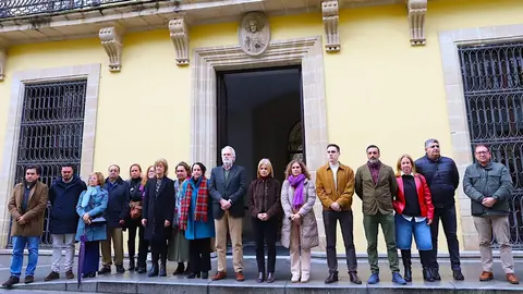 Minuto de silencio en Jerez por el crimen machista de Olvera