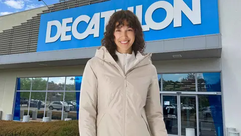 Olv&iacute;date de pasar fr&iacute;o este invierno con el nuevo abrigo impermeable de Decathlon por menos de 30 euros