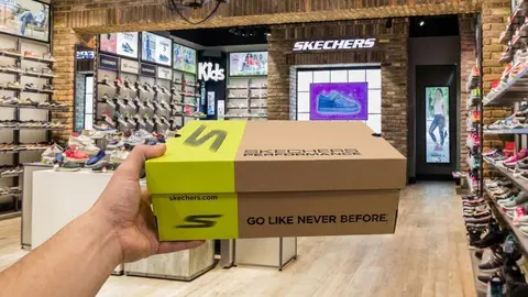 La colaboraci&oacute;n de Skechers que une comodidad extrema y un dise&ntilde;o imposible de ignorar | Imagen apoyada en IA