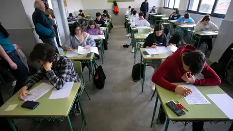 Alumnos en el interior de un aula