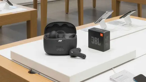Adi&oacute;s a los Apple AirPods sus sustitutos est&aacute;n en El Corte Ingl&eacute;s y se escuchan muy bien