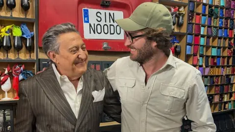 Ram&oacute;n Bayo y el actor Mariano Pe&ntilde;a en Sinoodo