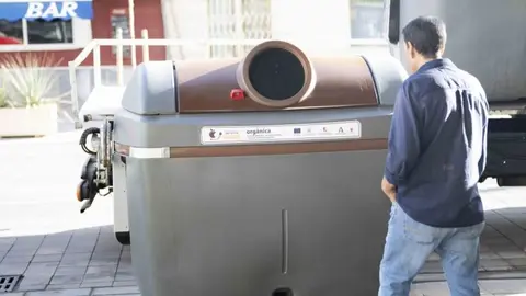 Imagen de un contenedor en Almer&iacute;a