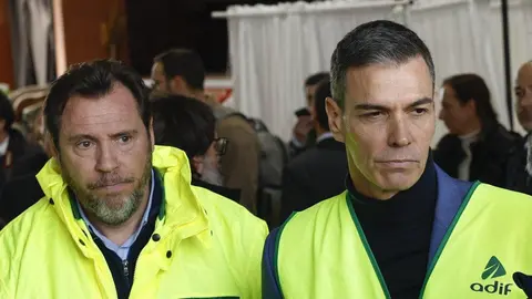 Pedro S&aacute;nchez, junto a &Oacute;scar Puente en Adamuz