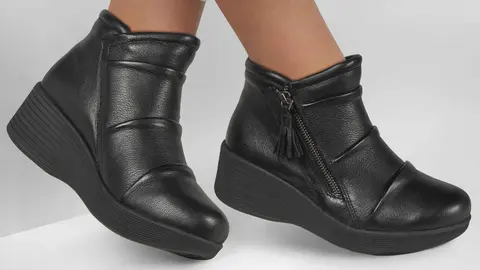 Skechers rebaja las botas con cu&ntilde;a integrada que necesitas c&oacute;modas y elegantes para llevar con vaqueros.jpg