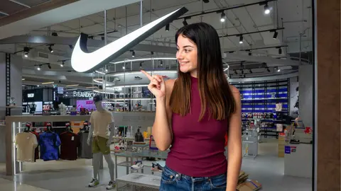 Colas kilom&eacute;tricas en Nike para hacerse con las zapatillas Metro Tek con una rebaja del 45%.jpg