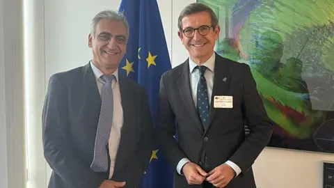 Jorge Paradela, consejero de la Junta de Andaluc&iacute;a, junto a Thomas Skordas