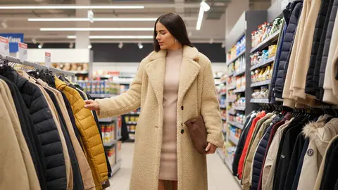 Los 4 abrigos de Lidl que muchas buscan para vestir a la moda durante los d&iacute;as de mal tiempo