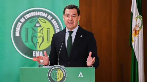 Juanma Moreno en la rueda de prensa tras el Comit&eacute; Asesor del Plan de Emergencias | Salvador L&oacute;pez Medina