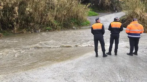 Numerosos efectivos se han sumado a la b&uacute;squeda infructuosa de la mujer desaparecida en Sayalonga