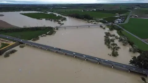 La crecida del r&iacute;o Guadalquivir preocupa y mucho en Lora del R&iacute;o