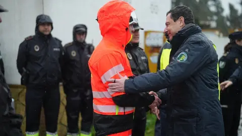 Juanma Moreno durante las riadas