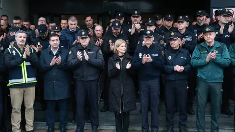 Minuto de silencio en memoria de Carmen en la Comisar&iacute;a de la Polic&iacute;a Nacional de Jerez | Cristo Garc&iacute;a