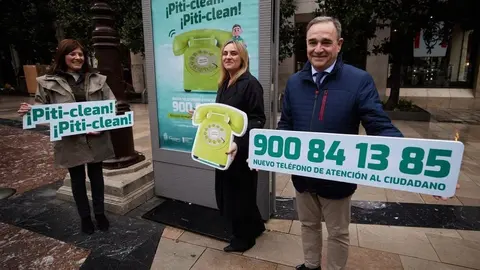 La alcaldesa de Granada, Marifr&aacute;n Carazo, en el centro en la imagen, ha participado en la presentaci&oacute;n de la campa&ntilde;a