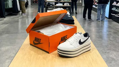 Las Air Jordan 1 Triple Stack son la nueva gran creaci&oacute;n de Nike y con la que espera superar a la llamativa VL Court Bold de Adidas