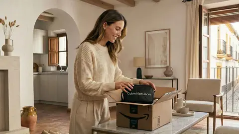 Bolso estilo bandolera peque&ntilde;o, Calvin Klein en Amazon