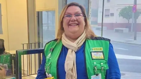 Mar&iacute;a Jos&eacute; Rivas, vendedora de la ONCE en Alcal&aacute; de Guadaira