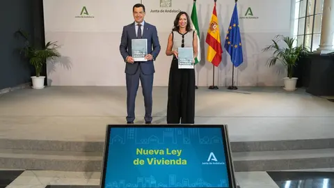Juanma Moreno, durante la presentaci&oacute;n de la Nueva Ley de Vivienda