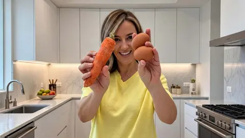 Paula Monreal prepara la tortilla de zanahoria rellena