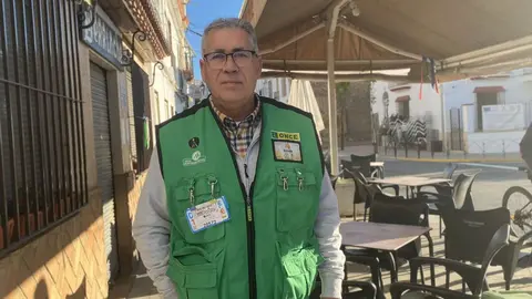 Antonio Pedrosa, vendedor de la ONCE en Izn&aacute;jar