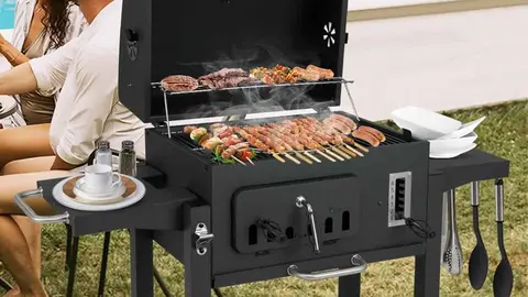 Amazon apuesta por aprovechar los d&iacute;as primaverales disfrutando del jard&iacute;n con esta moderna y completa barbacoa de carb&oacute;n