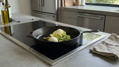 Tortilla de trigo con aguacate, huevo y queso