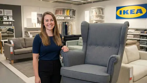 Ikea trata de resaltar la comodidad en el sal&oacute;n con estos dos sillones orejeros de respaldos altos, reposabrazos laterales y asientos acolchados